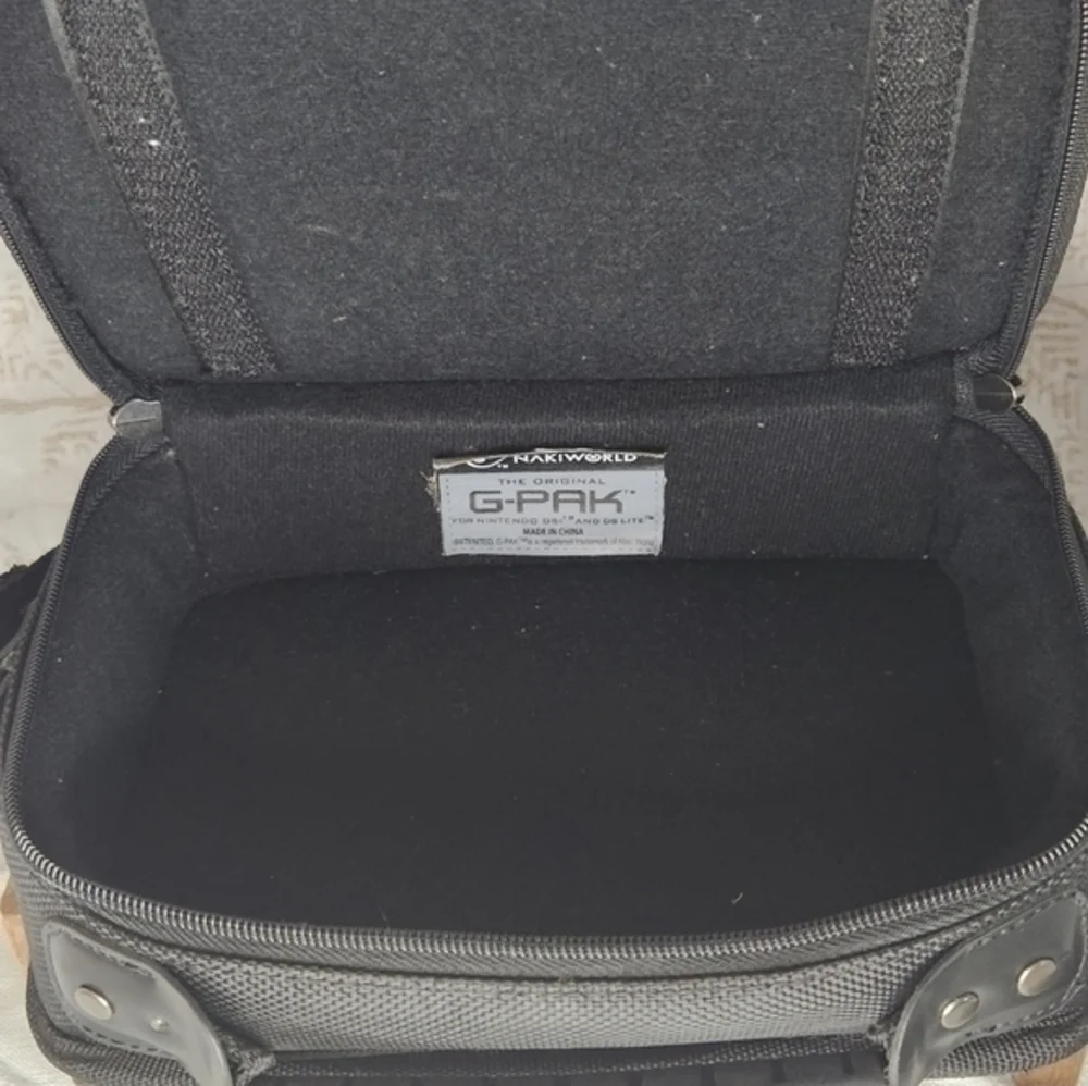 Nakiworld pak carrying